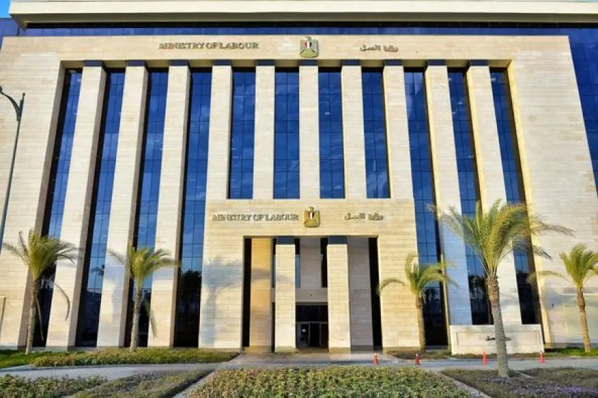 بيان صادم تصدره وزارة العمل بخصوص العامل الذي تعرض للتعنيف من قبل مسؤول عمل سعودي!