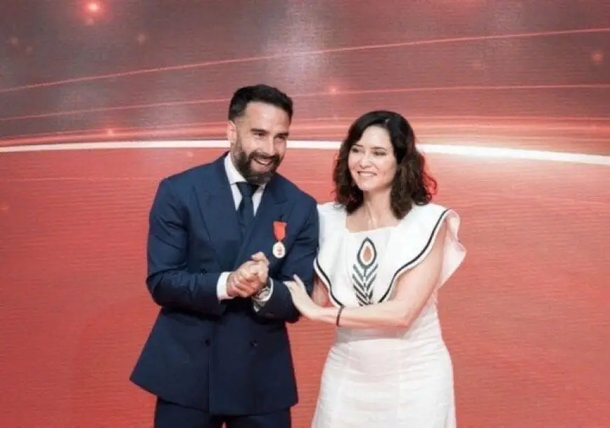 رئيسة إقليم مدريد تخطف الأضواء من برشلونة بسبب كارفاخال: كيف فعلت ذلك؟