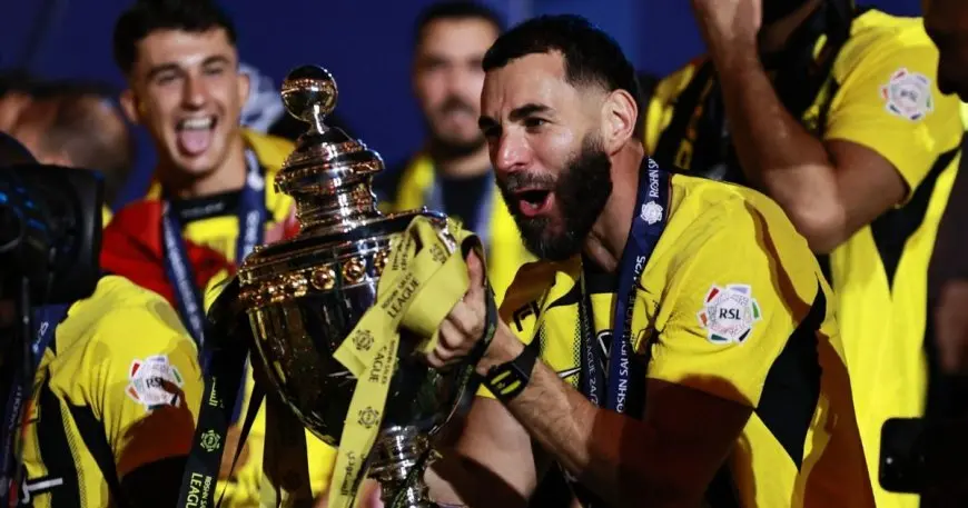 “سرّ تألق كريم بنزيما وسط النجوم! تعرّف على سرّ توجه بالعناوين كأفضل لاعب في الدوري السعودي”
