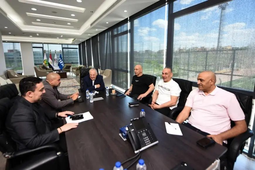 أبو ريدة ودياب يلتقيان بالجهاز الفني للمنتخب لإدارة جدول الألعاب المحلية