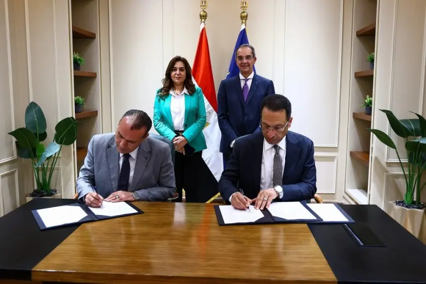 تعرف على الاتفاق الجديد بين الاتصالات والتنمية المحلية لتحديث مجمعات “حياة كريمة”!