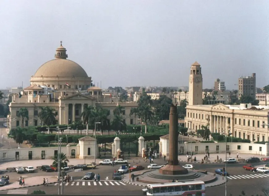 “بالفيديو: جامعة القاهرة تُكافئ جميع موظفيها بمبلغ 2000 جنيه – لن تصدق ما حدث!”