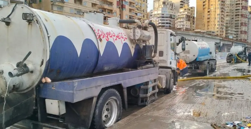 انتشار كبير لـ 160 سيارة شفط في الإسكندرية بسبب العاصفة!
