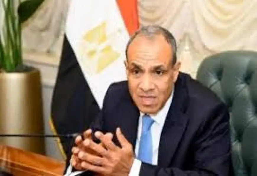 بالصور: وزير الخارجية يلتقي بمسؤولين في عمان!