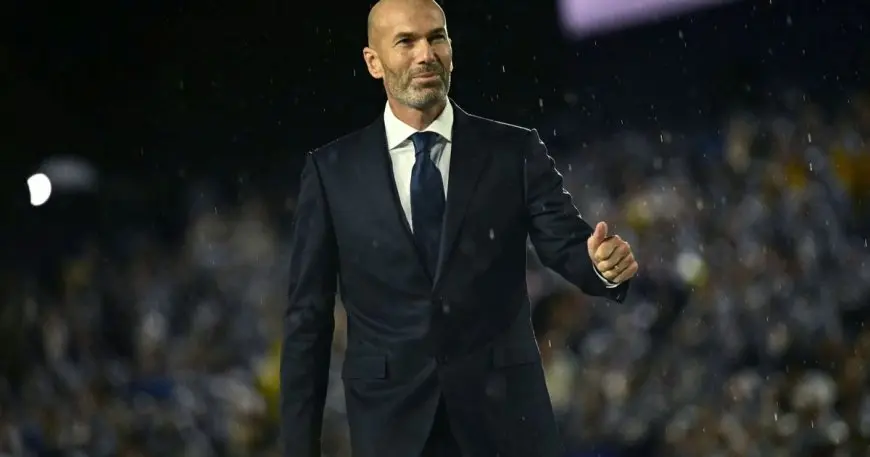 بالصور: زيدان يرفض عرض مالي ضخم من الهلال!