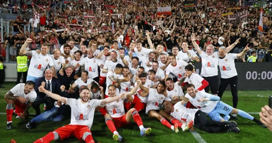 بالصور: كريمونيزي يضمن الصعود الثالث إلى الدوري الإيطالي بطريقة مذهلة!
