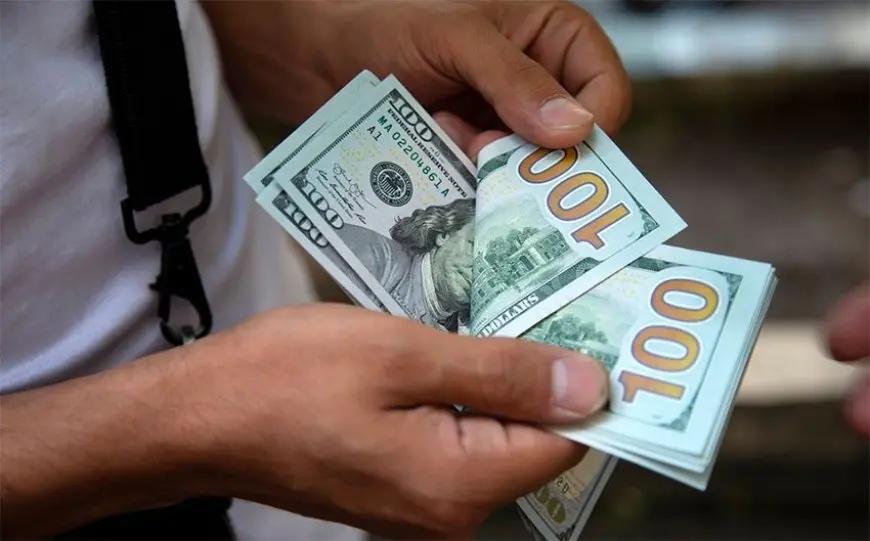 فجعلت انخفاض الدولار مقابل الجنيه يوم الاثنين 2 يونيو 2025 البنوك تتصارع!