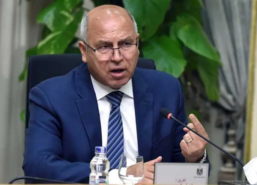 وزير الصناعة يشارك في جلسة حوار ملهمة مع محافظ البحيرة ورجال الأعمال! اكتشف التحديات والحلول المستقبلية بشكل حصري!