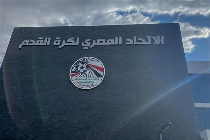 فضيحة في عالم كرة القدم: اتحاد الكرة يصادق على مطالب الأهلي ويتجاهل اعتراضات الزمالك قبل انطلاق الموسم الجديد!