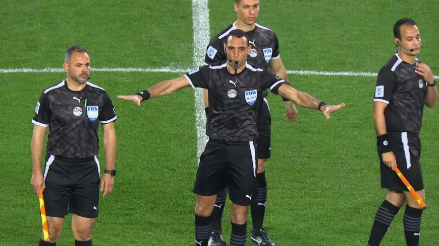 بالفيديو: محمود بسيوني يدير نهائي كأس مصر بين الزمالك وبيراميدز!