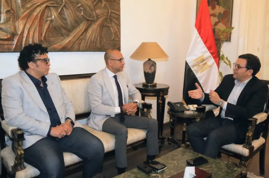 وزير الثقافة يستعرض خطط تطوير مهرجان الموسيقى مع المايسترو تامر غنيم!