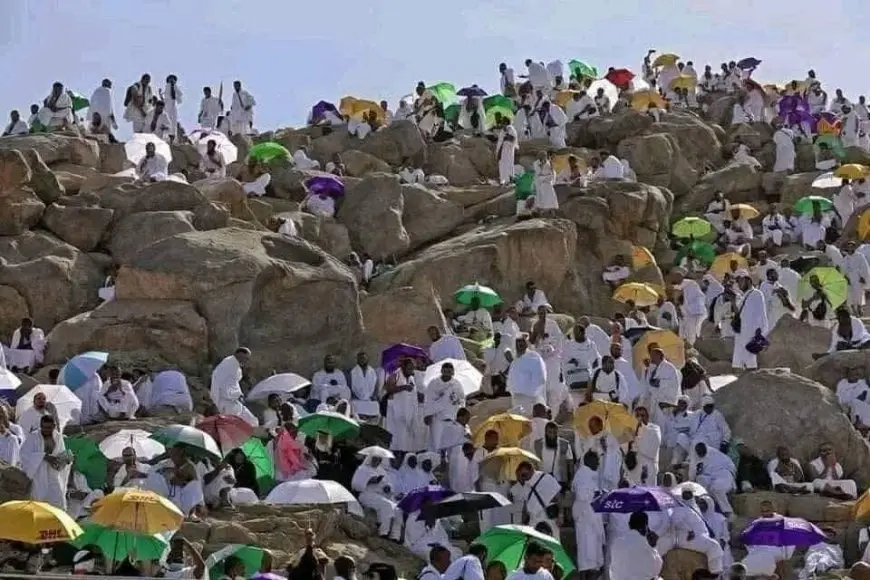 رئيس إيران يثني على السعودية ويهنئ ولي العهد بجهوده المذهلة لخدمة الحجاج!
