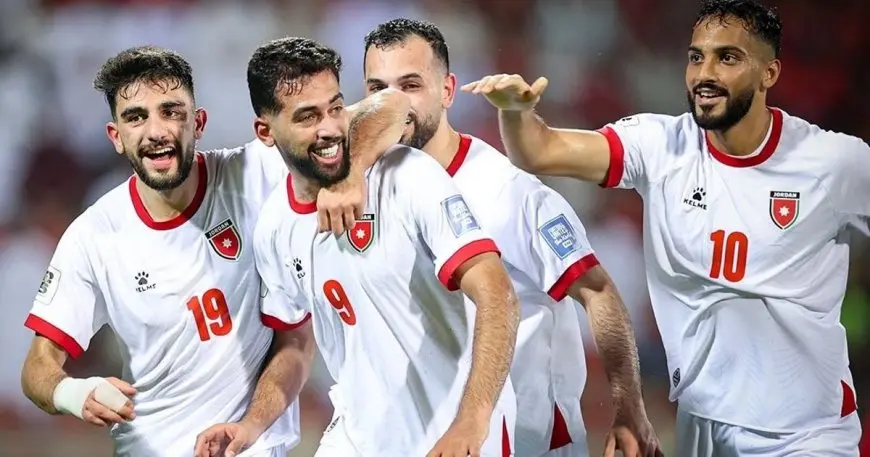 بالفيديو: فوز مذهل للأردن على عُمان بعد هاتريك نجمه الشاب! تعرف على كيفية تأهلهم لكأس العالم 2026