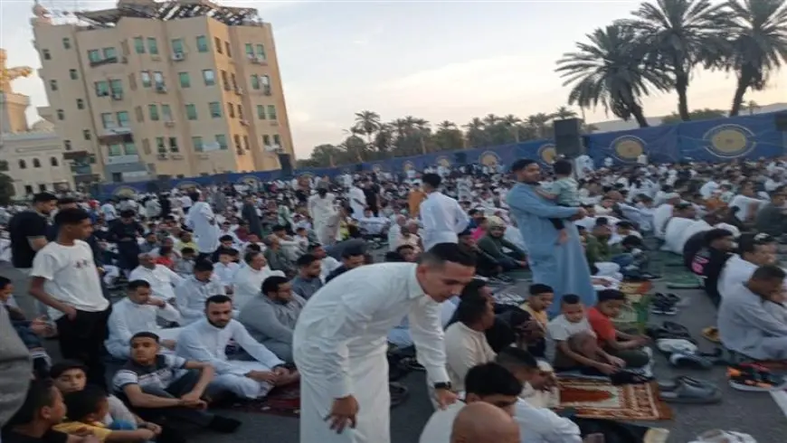 صور وفيديوهات: جموع ضخمة تحتفل بصلاة عيد الأضحى في ساحات المحافظات بأجواء بهجة لا تصدق