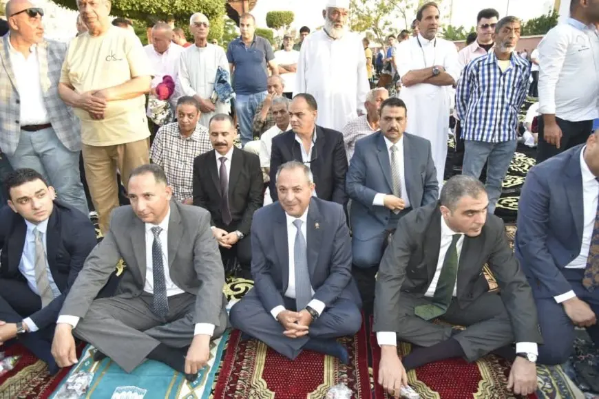 مفاجأة كبرى: محافظ بورسعيد يحضر صلاة عيد الأضحى في ساحة مدينة بورفؤاد!