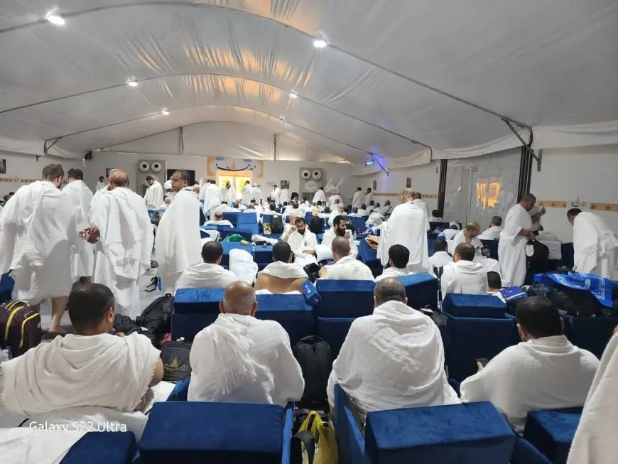 قصة صادمة من مزدلفة: هكذا تم نقل الحجاج بواسطة 800 أتوبيس