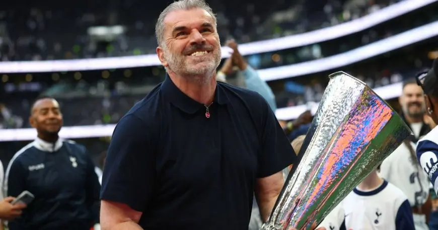 صدمة في عالم كرة القدم! توتنهام يفاجئ الجميع ويقيل مدربه بوستيكوغلو بعد تحقيقهم لقب الدوري الأوروبي