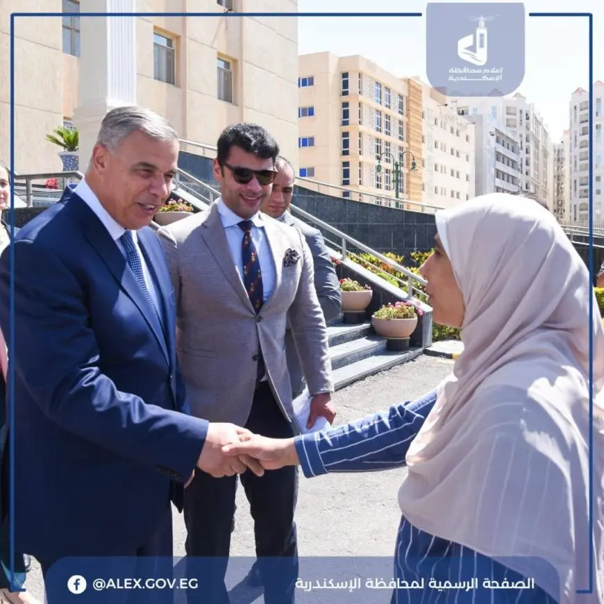 اكتشف كيف قام سائق شجاع في الإسكندرية بإعادة البسمة إلى أسرة متضررة باستخدام “توك توك” جديد