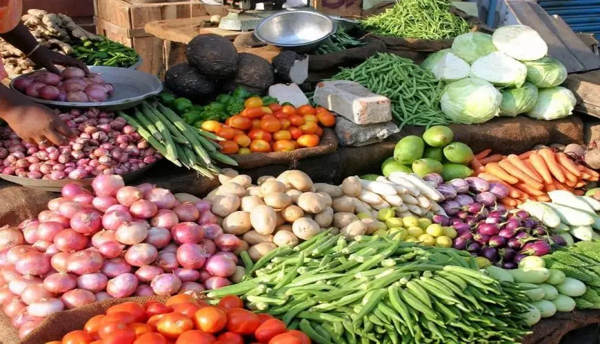 أسعار الخضروات والفاكهة تتسابق للارتفاع بسوق العبور في ثاني أيام العيد!