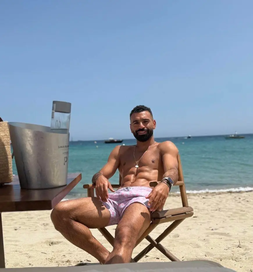 بالفيديو: محمد صلاح يستمتع بإجازته الصيفية على البحر بطريقة فريدة!