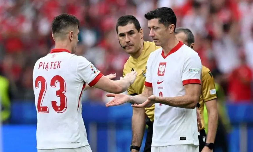 سر غياب ليفاندوفسكي عن المنتخب البولندي يثير الجدل!