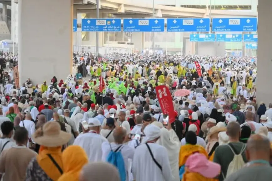 بالصور: بعثة حج الجمعيات الأهلية ترصد لحظات استقبال الحجاج في منى، لن تصدق ما حدث بعد ذلك!
