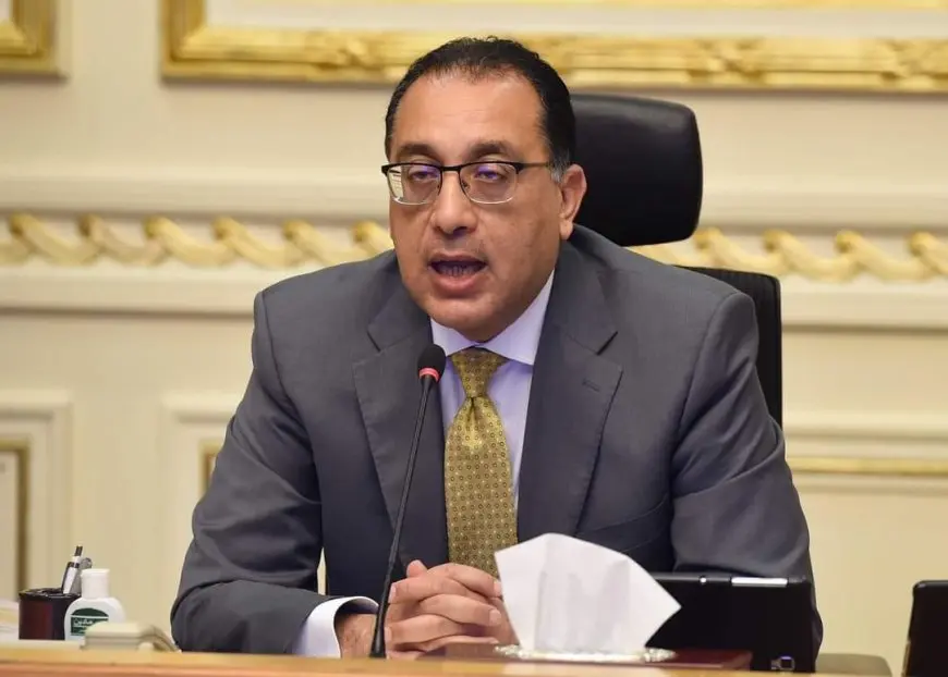رئيس الوزراء يشيد ببطولة خالد محمد شوقي في مواجهة حريق محطة الوقود!