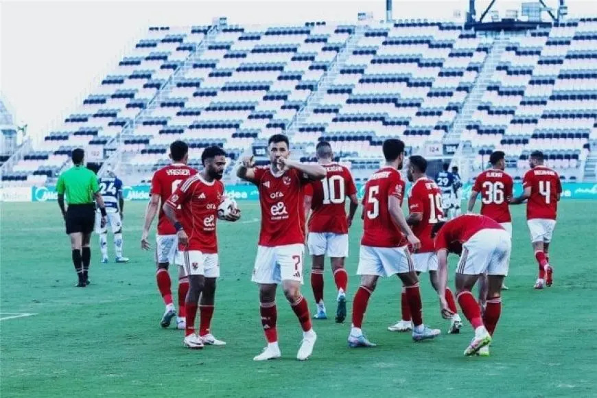 بالصور: الأهلي يكشف عن قميصه الأسود الجديد للموسم القادم