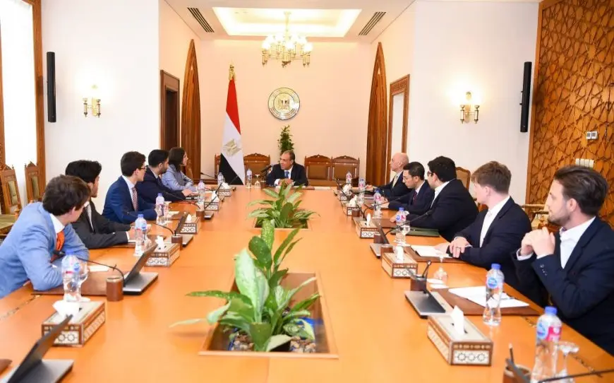 “وزير الخارجية والهجرة يفاجئ طلاب الجامعات البريطانية بلقاء خاص!”