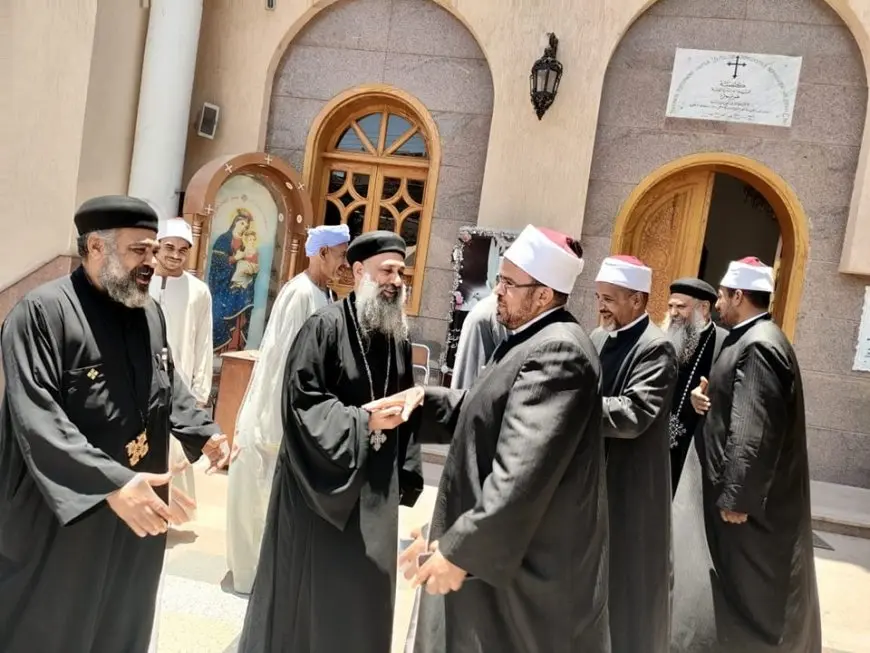 وزير الأوقاف يشعل الأخوة باتصال مفاجئ مع القمص متاؤس زخاري بعد حريق الكنيسة!