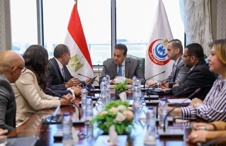 الوزير الصحي يتفاوض مع شركة عملاقة لتعزيز الصحة العامة