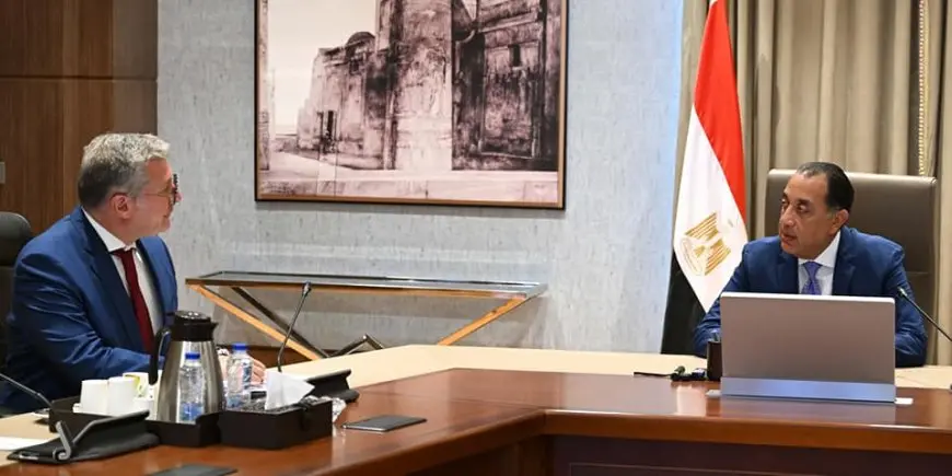 رئيس الوزراء يعقد اجتماعا حاسما مع وزير البترول لمناقشة ملفات مهمة