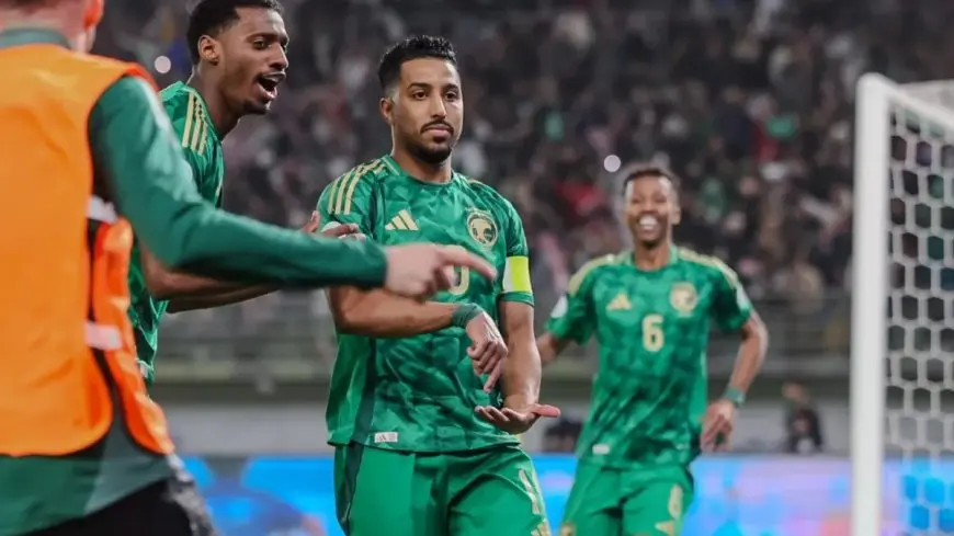 الدعيع يخرج بالدفاع عن سالم الدوسري بعد هجوم جماهيري!