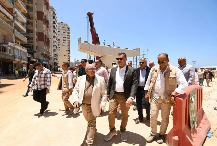 وزير الإسكان ومحافظ الإسكندرية يزوران مشروع تطوير كورنيش المدينة ويعيدان تأهيل واجهات العقارات: شاهد الصور!