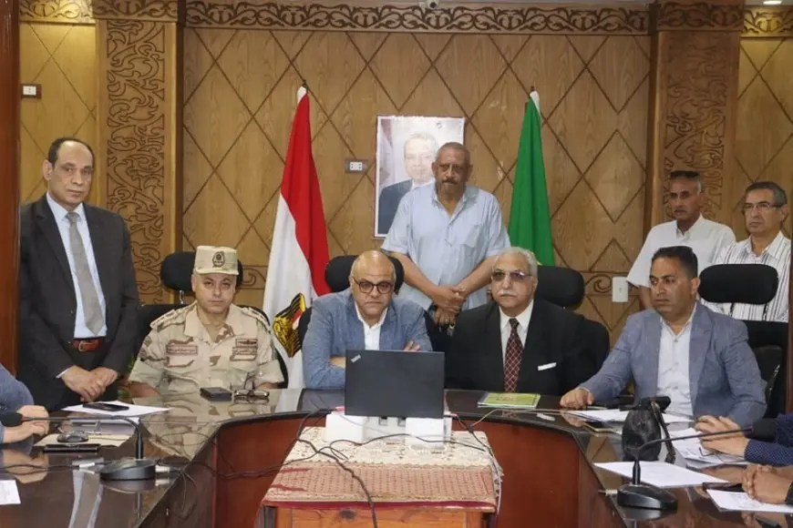 مفاجأة مذهلة: محافظ القليوبية يزور غرفة عمليات لجان الثانوية العامة!
