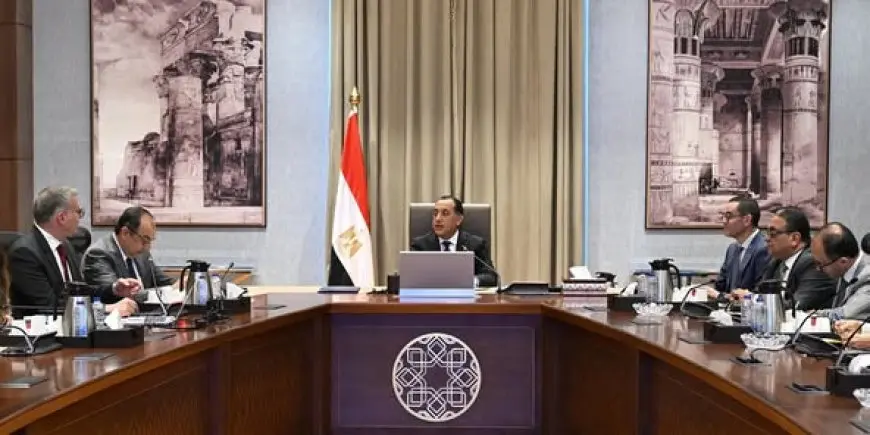 رئيس الوزراء يطلق مشروعات جديدة في قطاعي البترول والأعمال العامة: تعرف على التفاصيل الكاملة!