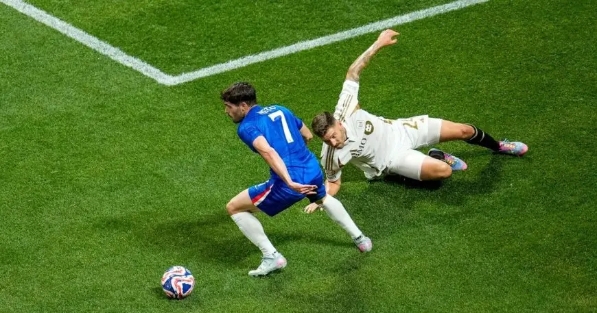 بيدرو نيتو يتألق ويحقق لقب أفضل لاعب في مواجهة تشيلسي ولوس أنجلوس!