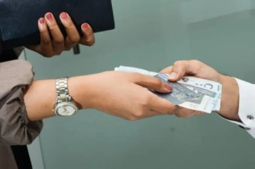 هل تستحق الزوجة مصروف يومي إذا كانت تعمل ومستقلة مالياً عن زوجها؟ اكتشف الإجابة الآن!