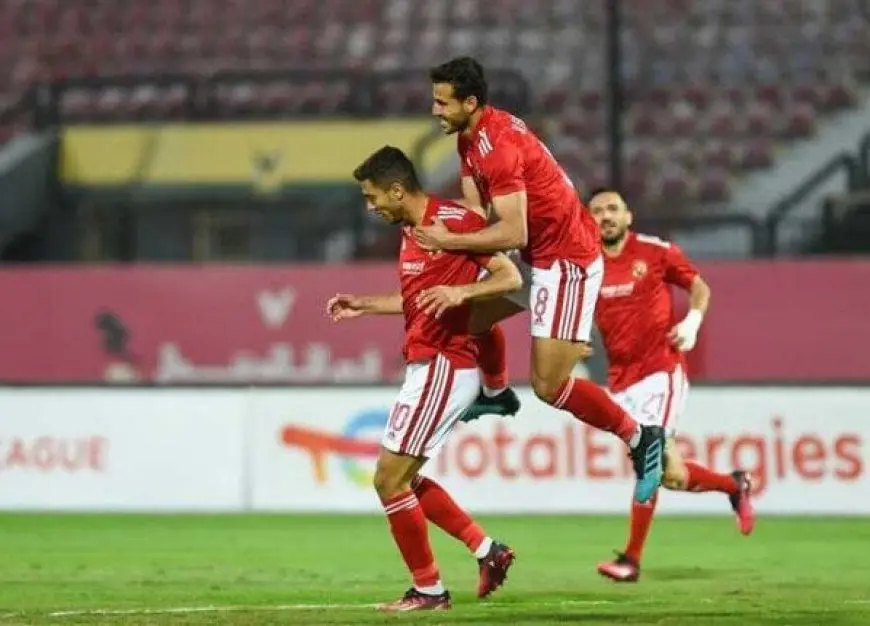 رحيلهم يثير الجدل في الأهلي.. طاهر أبوزيد ينتقد استبعاد محمد شريف وأحمد عبد القادر!