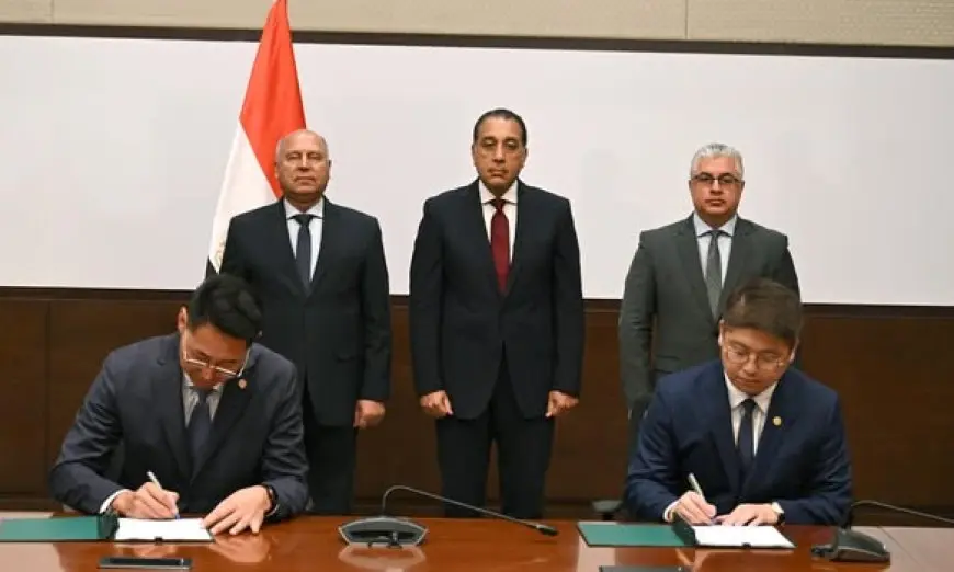 مفاجأة كبرى: مدبولي يوقع على مشروع ضخم لإنتاج الطاقة الشمسية في مصر!