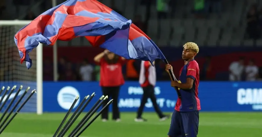لامين يامال يدهش الجميع بمهارات ركوب الأمواج في البرازيل!