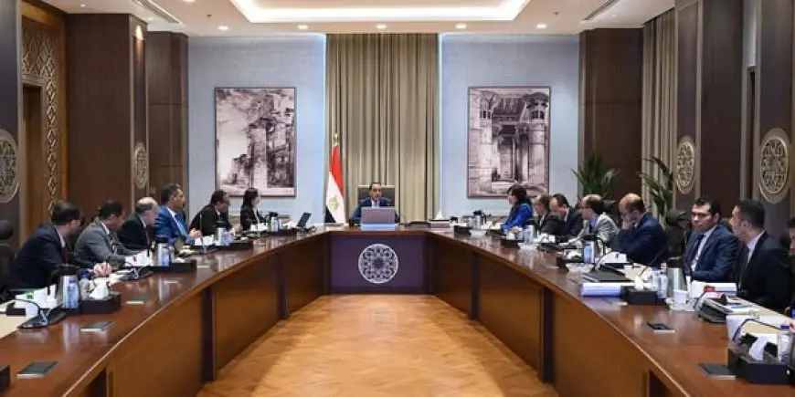 مدبولي يحقق متابعة مثيرة لتطوير ميناء الصيد ونبع الحمراء مع محافظ البحيرة