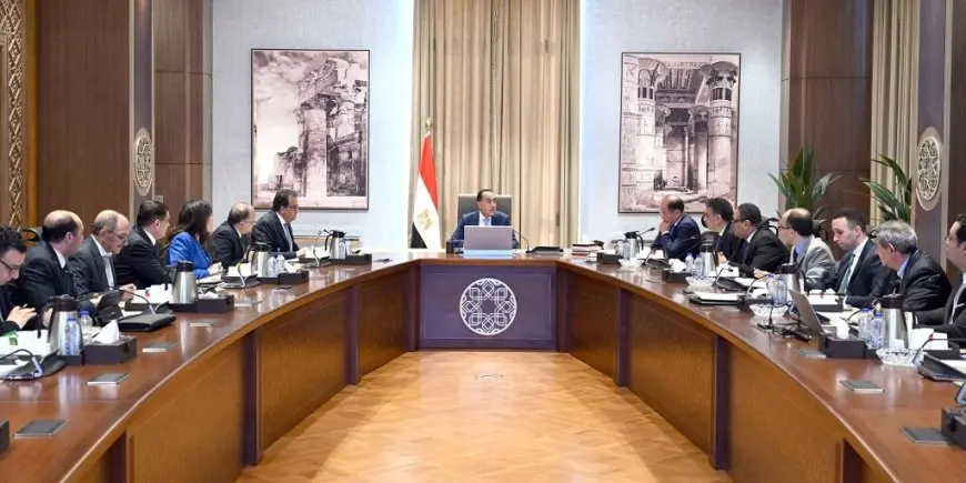 رئيس الوزراء يُطمئن الجميع بشأن توفير الأدوية والمُستلزمات الطبية!