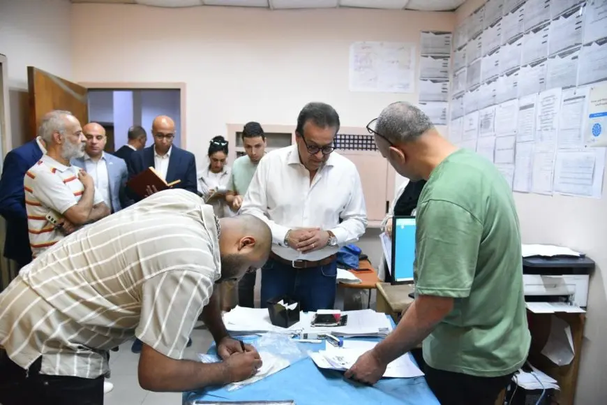 نائب رئيس الوزراء يمدح جهود العمل بالمركز الصحي بصقر قريش ويمنح مكافأة سخية!