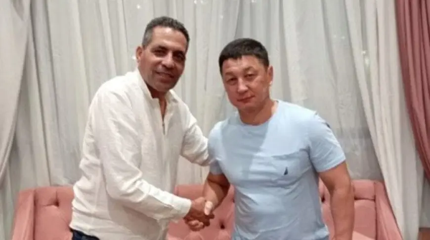صدمة كبيرة: المدير الفني الجديد لمنتخب مصر للمصارعة الحرة يصل ويثير الجدل!