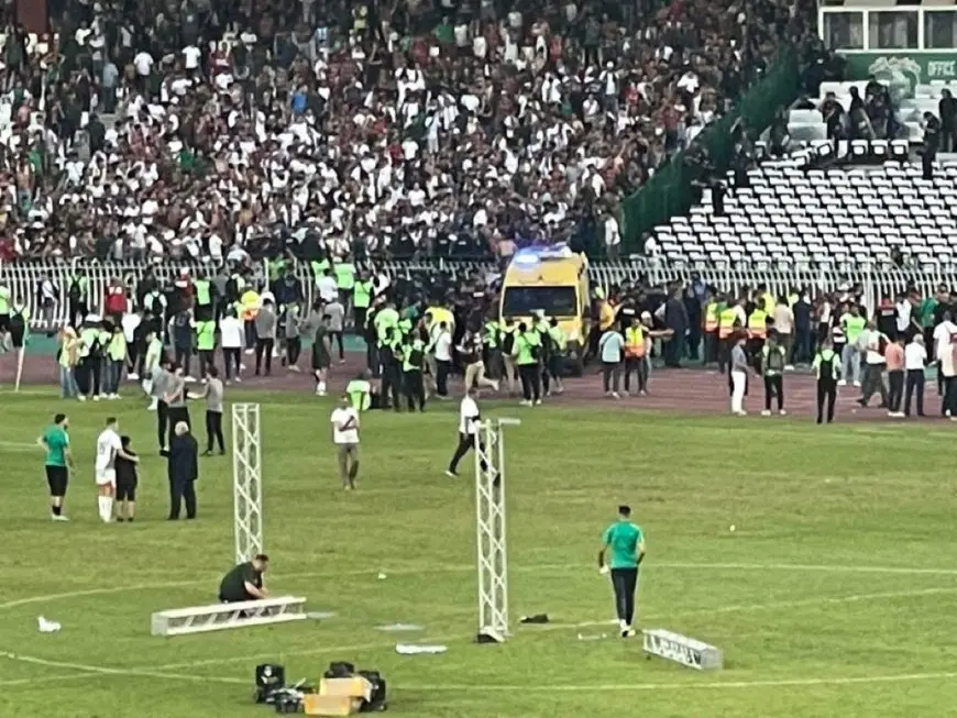 فاجعة مروعة في احتفالات مولودية الجزائر بالتتويج! شاهد اللحظة المروعة التي انقلبت الفرحة إلى كارثة كبيرة