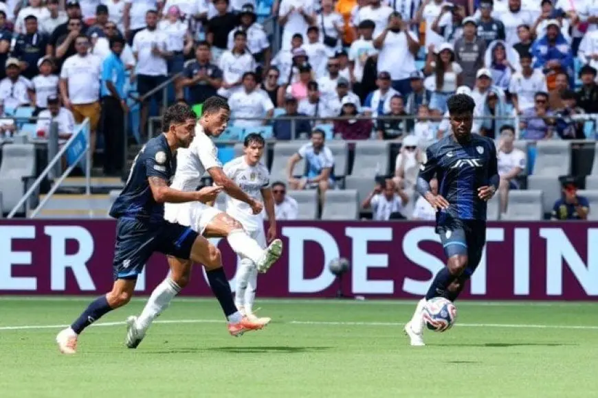 ١٠ لاعبين فقط! ريال مدريد يسحق باتشوكا بنتيجة فتاكة في الشوط الأول – شاهد الفيديو الآن