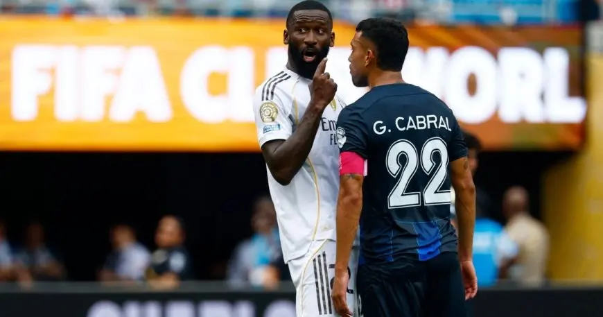 ريال مدريد يظهر تضامناً مع روديغر بسبب اتهامات العنصرية، ولاعب باتشوكا يرد بقوة!