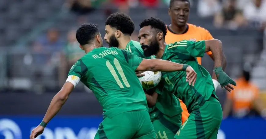 مفاجأة كبيرة: السعودية تتأهل إلى ربع نهائي الكأس الذهبية مع الولايات المتحدة!