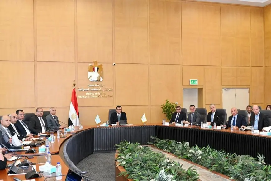 وزير الإسكان يحضر اجتماعا حاسما لمشروع الأعمال في العاصمة الإدارية الجديدة!